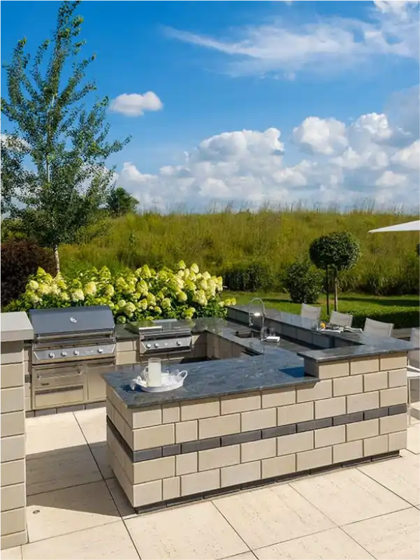 OUTDOOR KITCHEN